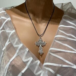 LOVELY Large Vintage Style Ornate Silver Filigree Dimensional Cross Necklace
